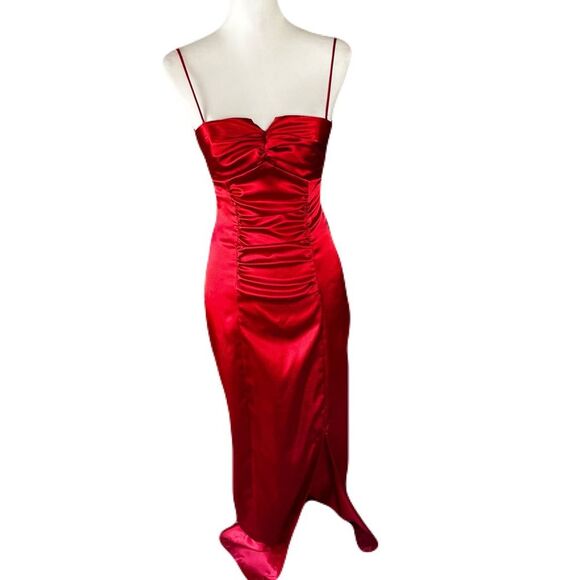 NWT Roberta Bridal Red Satin Column Gown | Size 3/4 - Picture 1 of 9
